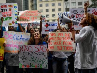 Protesto contra cortes na educação. Foto: Mauro Pimentel / AFP