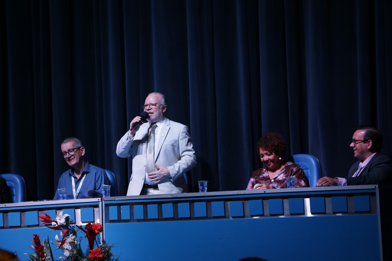 Reitor Irineu Manoel de Souza discursa na abertura da Feira de Cursos UFSC 2024. (Foto: Caetano Machado/Agecom/UFSC)